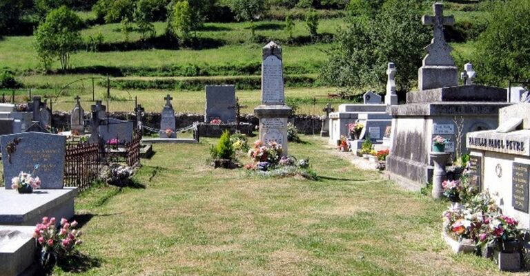 Le Cimetière